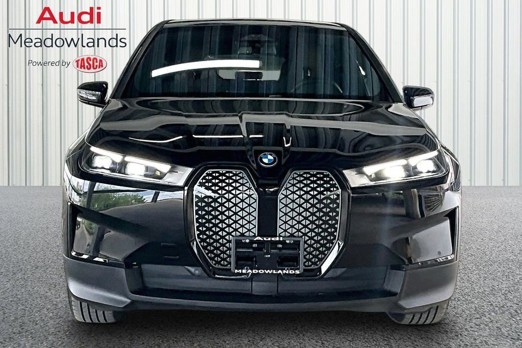 Used 2025 BMW iX xDrive50 w/ Convenience Package AWD/4WD image 2
