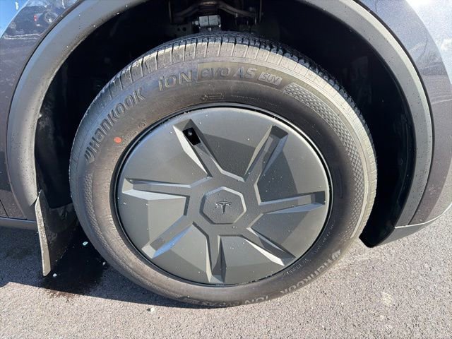 Used 2026 Tesla Model Y Standard image 5