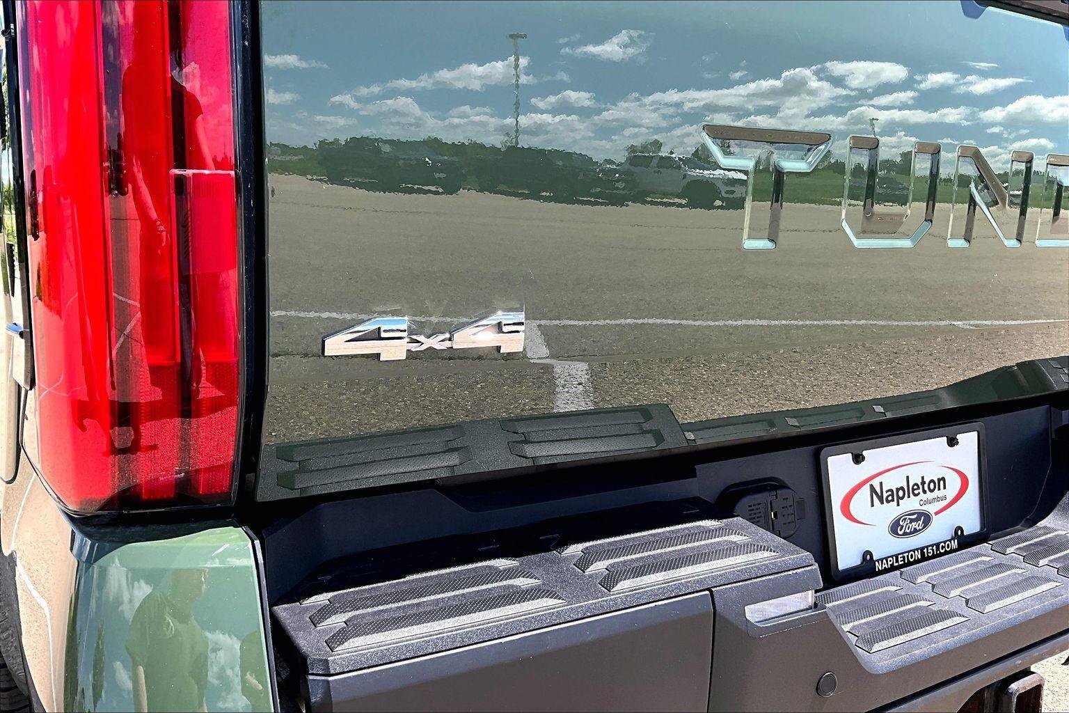 Used 2022 Toyota Tundra SR5 w/ SR5 Convenience Package AWD/4WD image 10