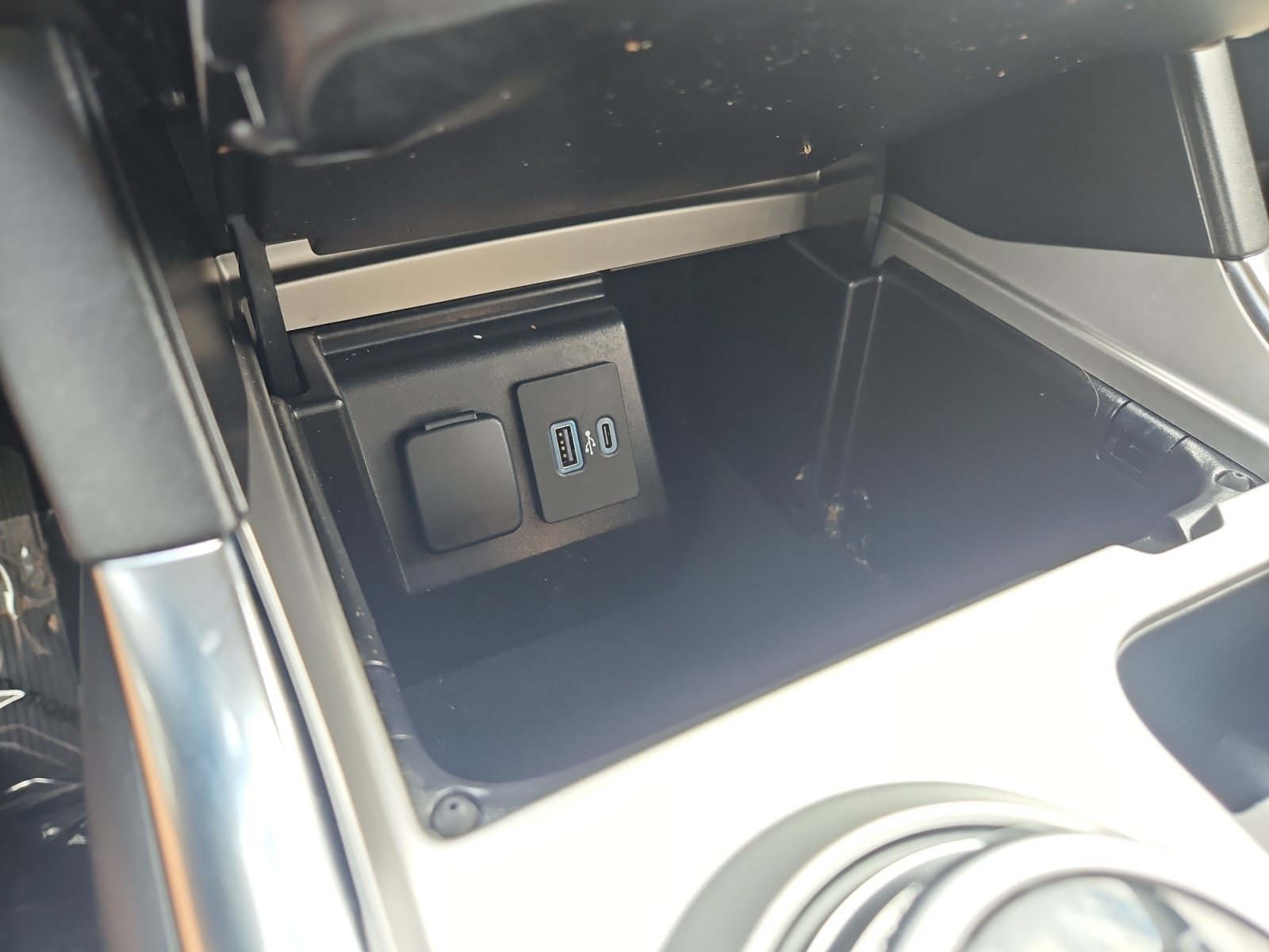 Used 2021 Ford Explorer Limited w/ Equipment Group 301A AWD/4WD image 26