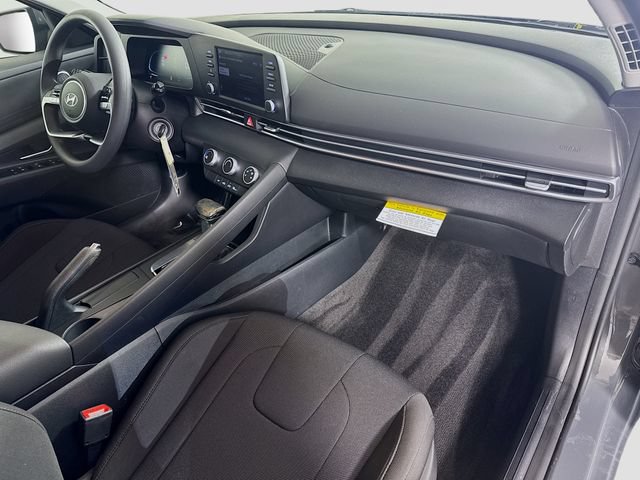 Certified 2024 Hyundai Elantra SE FWD image 30