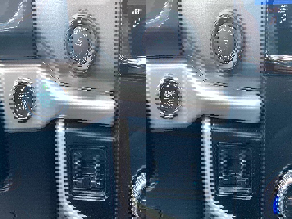 Used 2024 Ford Expedition XLT image 18