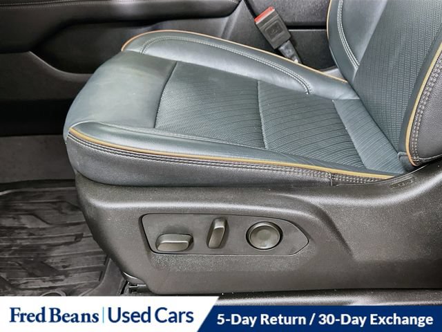 Used 2025 GMC Yukon AT4 w/ AT4 Premium Package AWD/4WD image 27