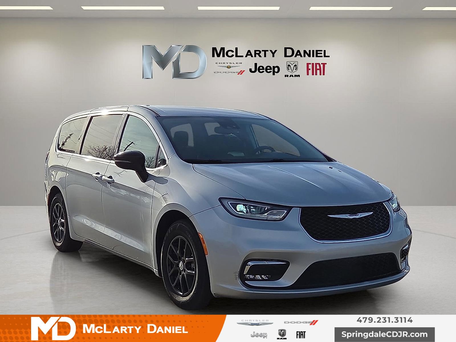 Used 2024 Chrysler Pacifica Touring-L video 1