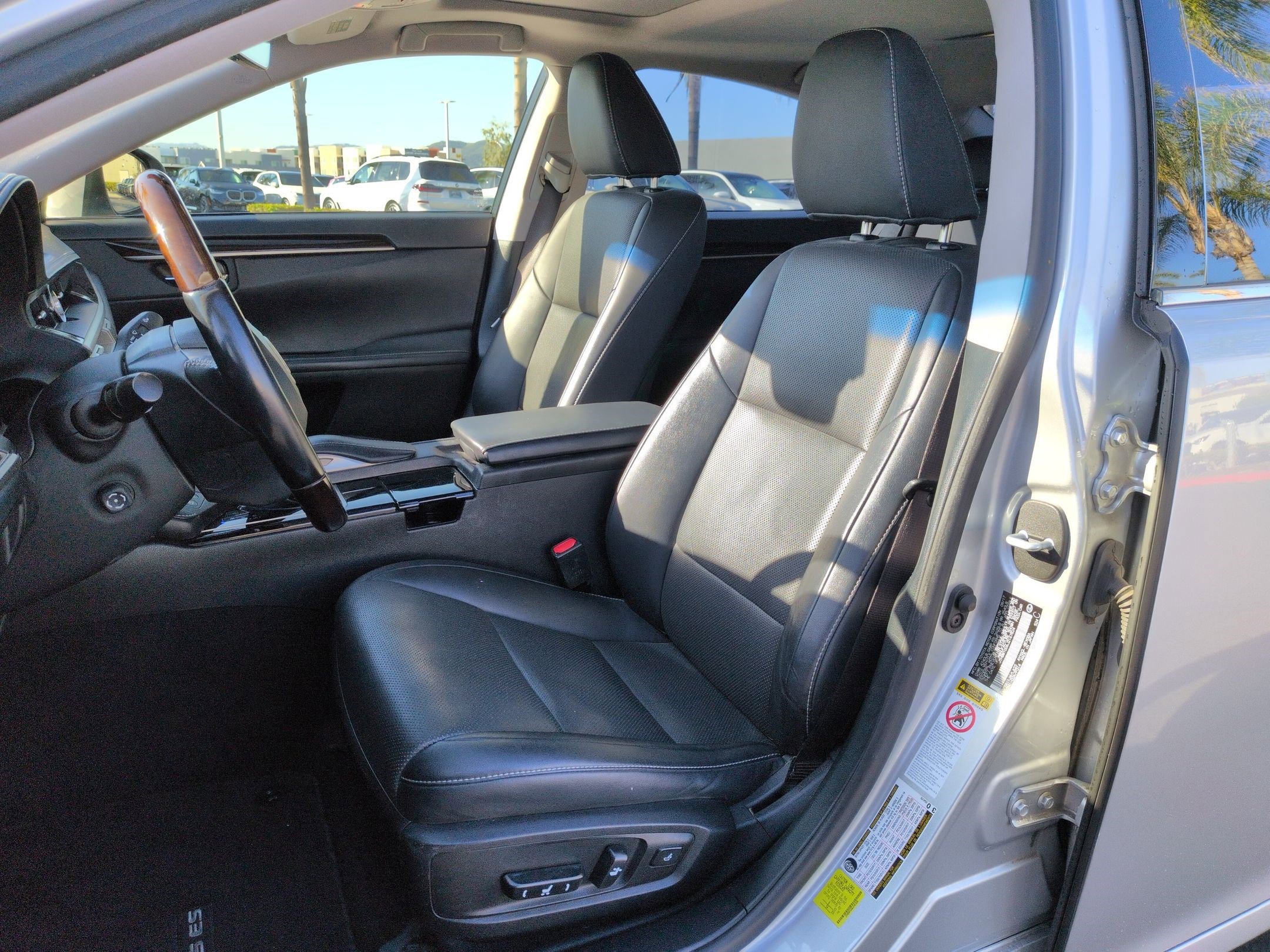 Used 2018 Lexus ES 300h w/ Navigation Package FWD image 16