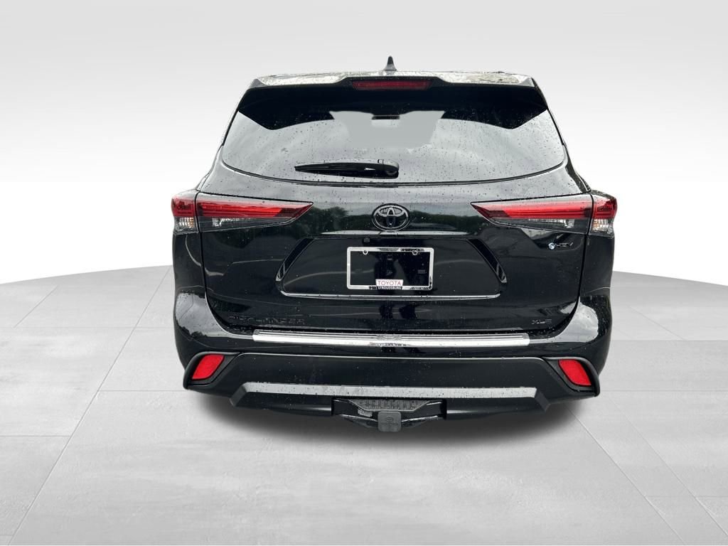 New 2025 Toyota Highlander XLE image 4
