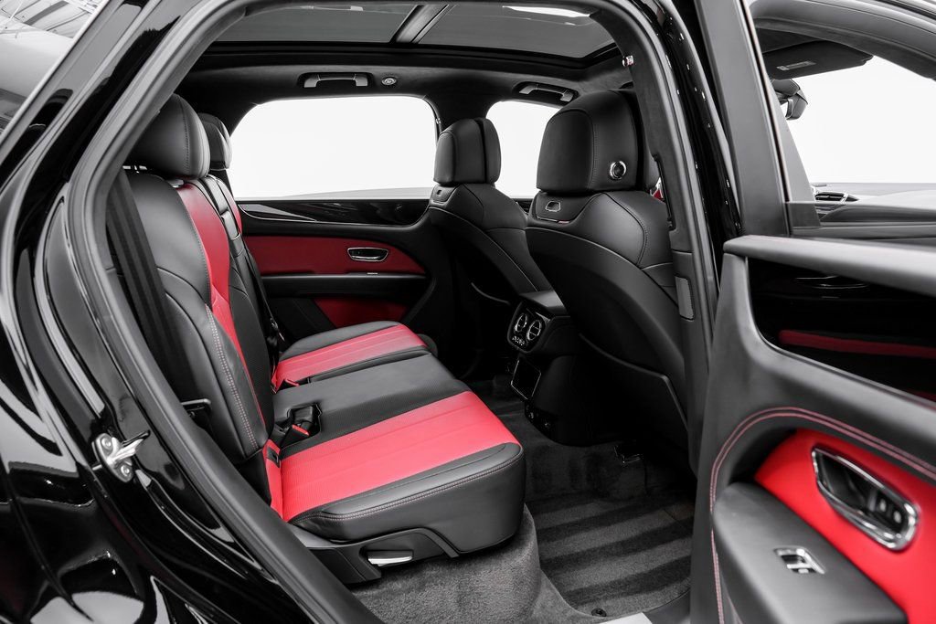 Used 2023 Bentley Bentayga image 40