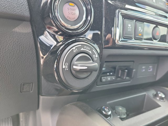 Used 2023 Nissan Titan Platinum Reserve w/ Moonroof Package AWD/4WD image 30