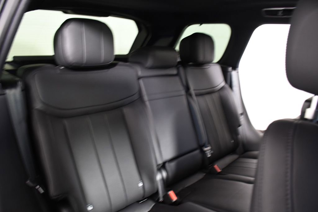 Certified 2025 Land Rover Range Rover SE image 22