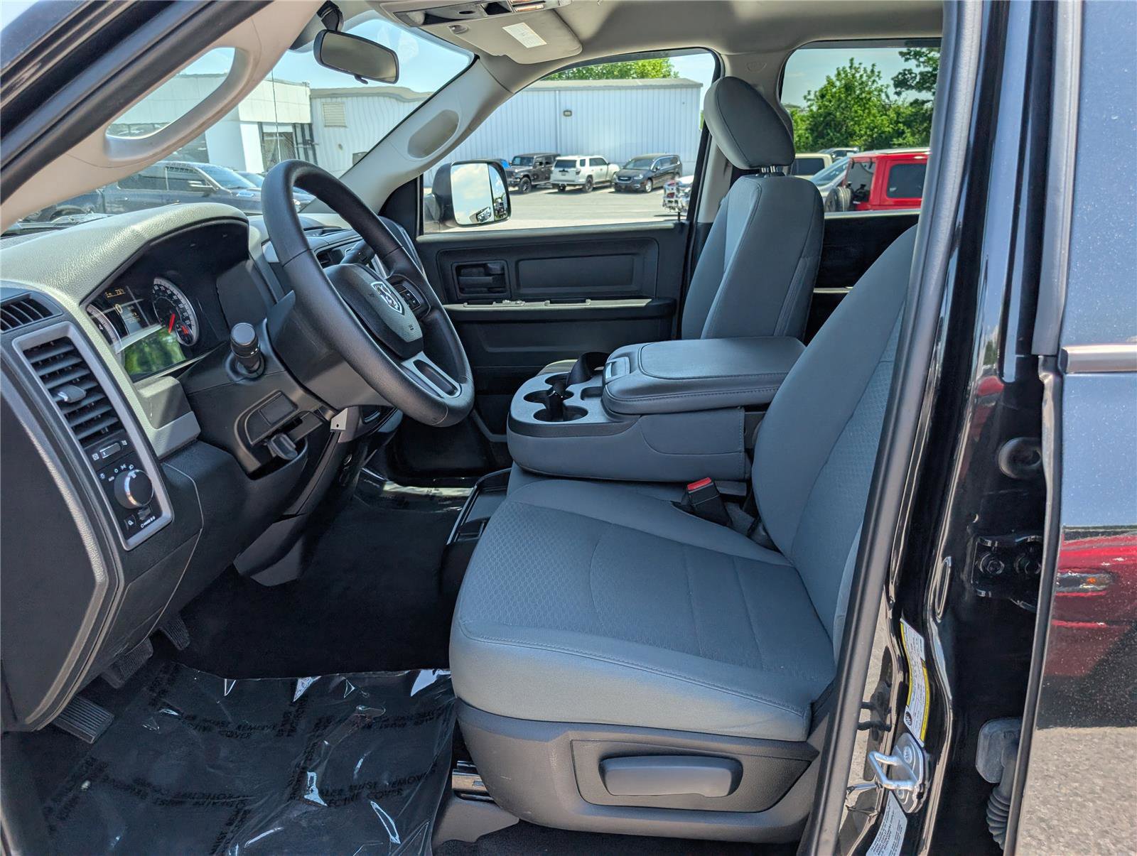 Used 2018 RAM 2500 Tradesman w/ Chrome Appearance Group AWD/4WD image 14