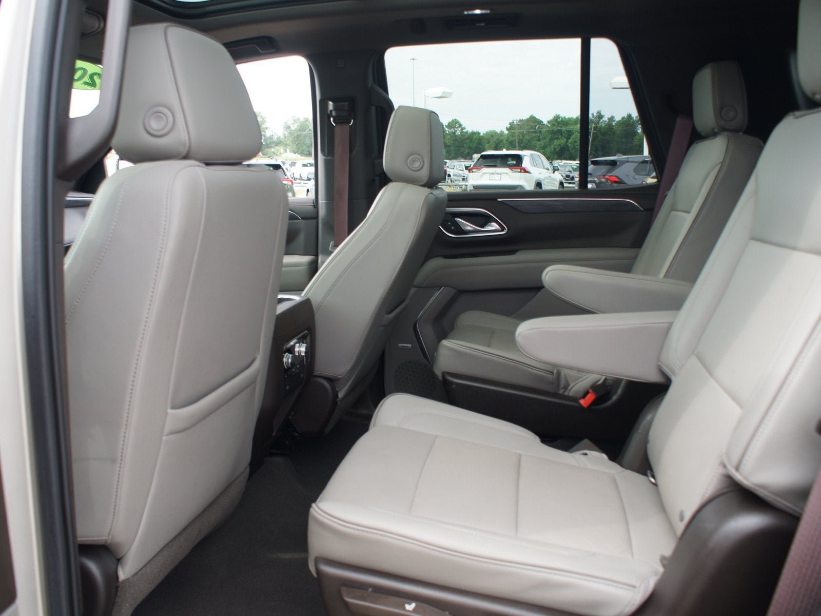 Used 2021 GMC Yukon SLT w/ SLT Premium Package AWD/4WD image 15