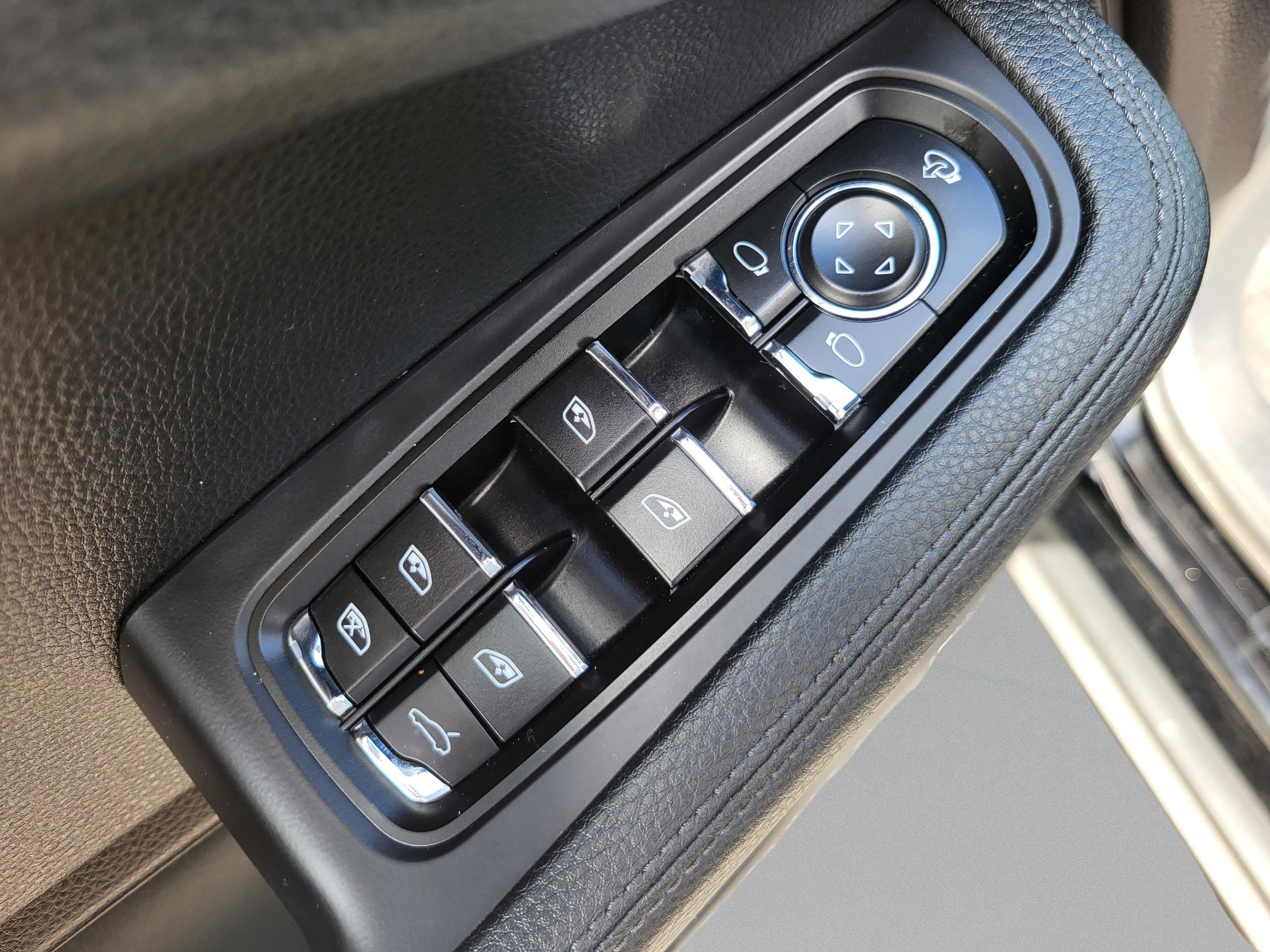 Used 2023 Porsche Macan AWD/4WD image 20