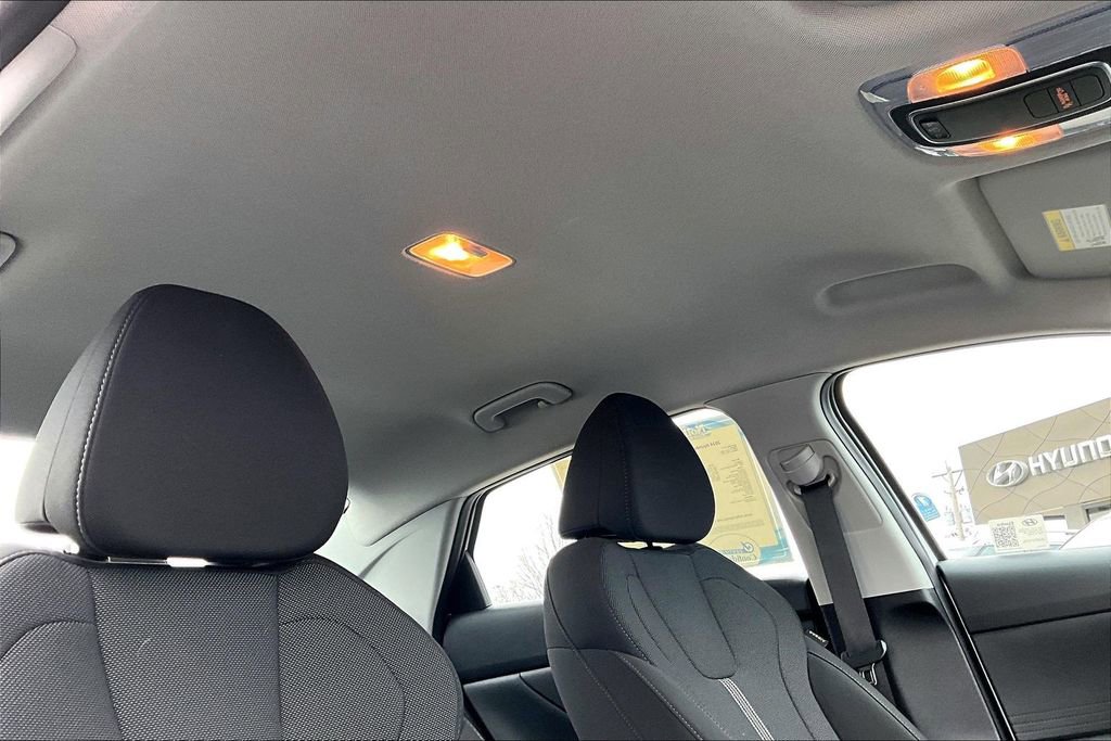 Used 2024 Hyundai Elantra SE image 22