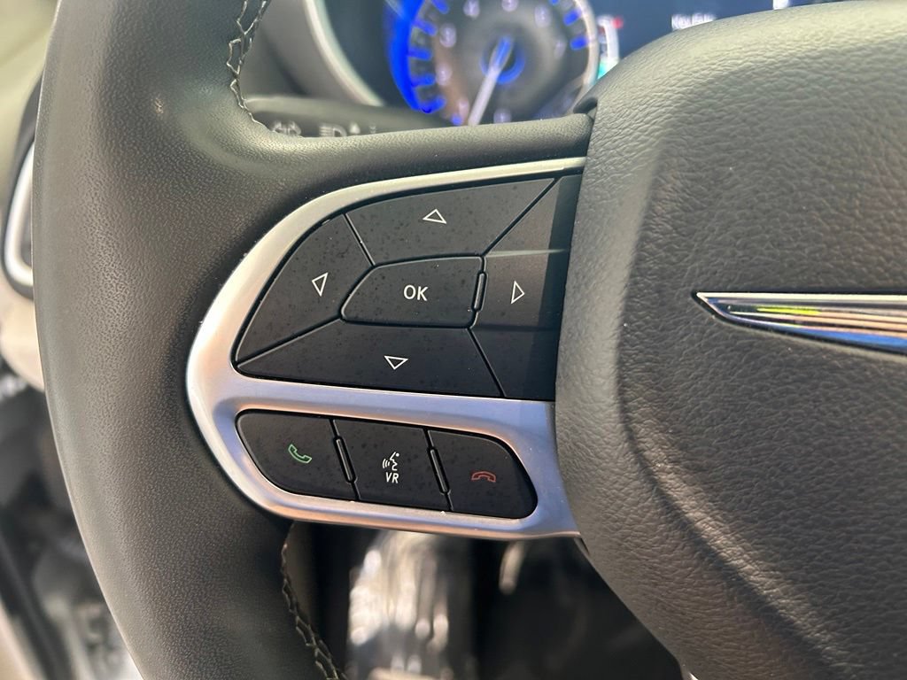 Used 2024 Chrysler Pacifica Touring-L FWD image 43