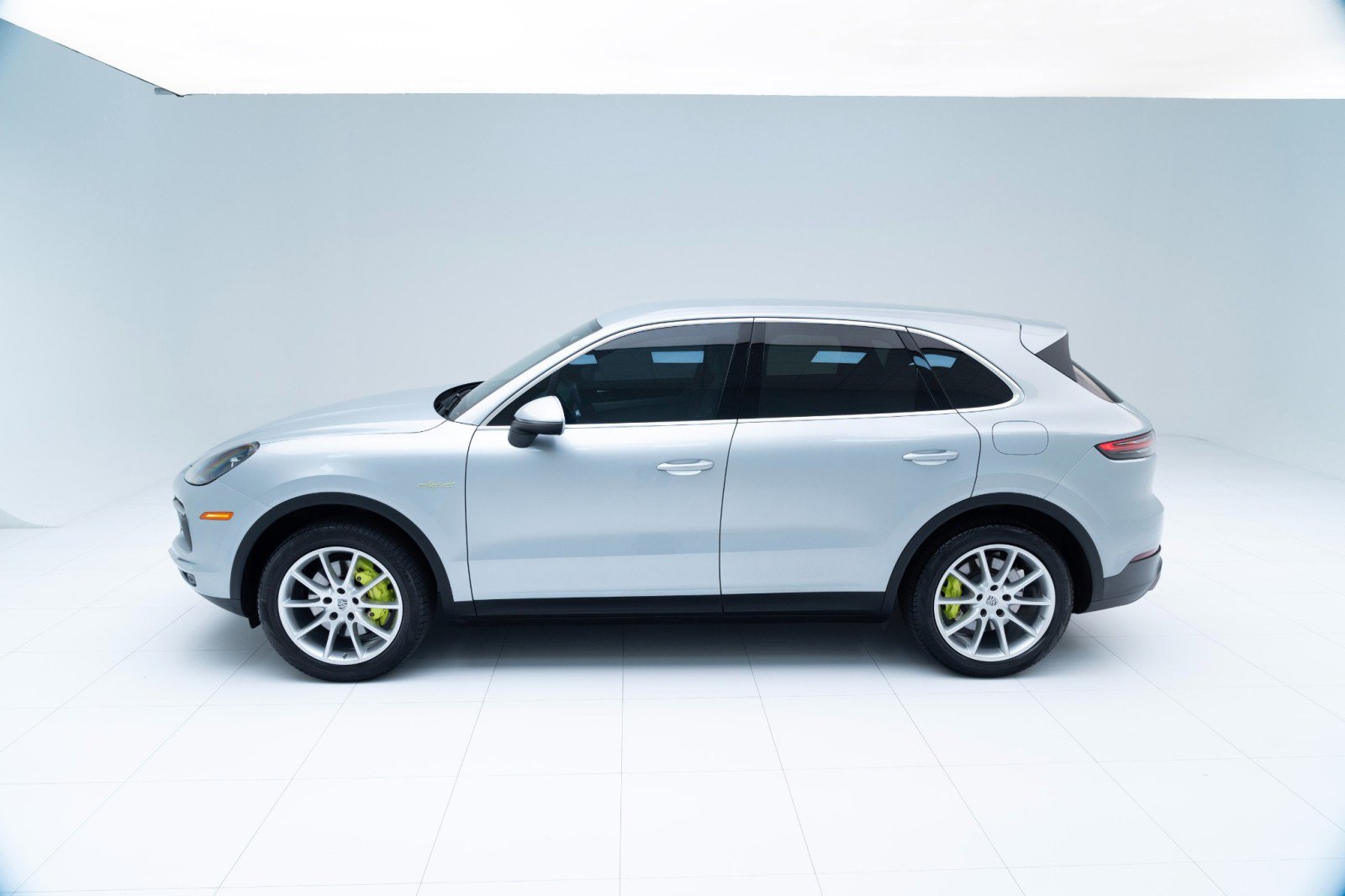 Certified 2022 Porsche Cayenne E-Hybrid image 2