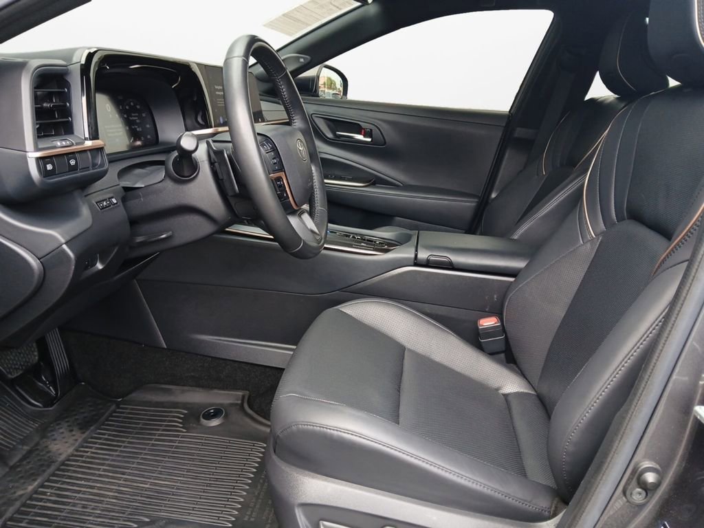 Used 2023 Toyota Crown Platinum AWD/4WD image 19