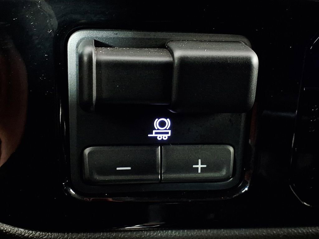 Used 2025 Chevrolet Silverado 1500 LTZ image 22