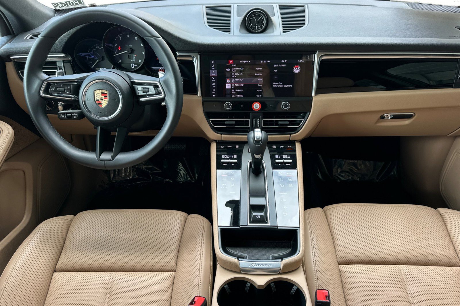 Used 2026 Porsche Macan AWD/4WD image 6