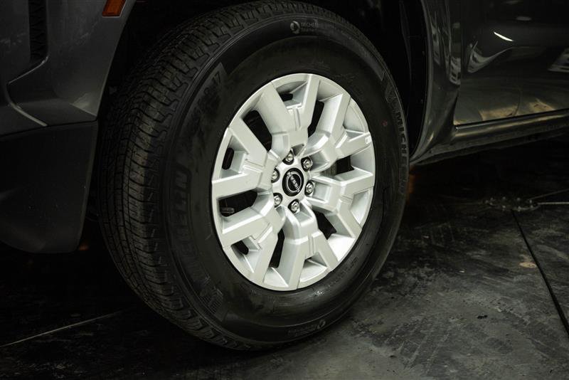 Used 2023 Nissan Frontier SV w/ SV Convenience Package image 3