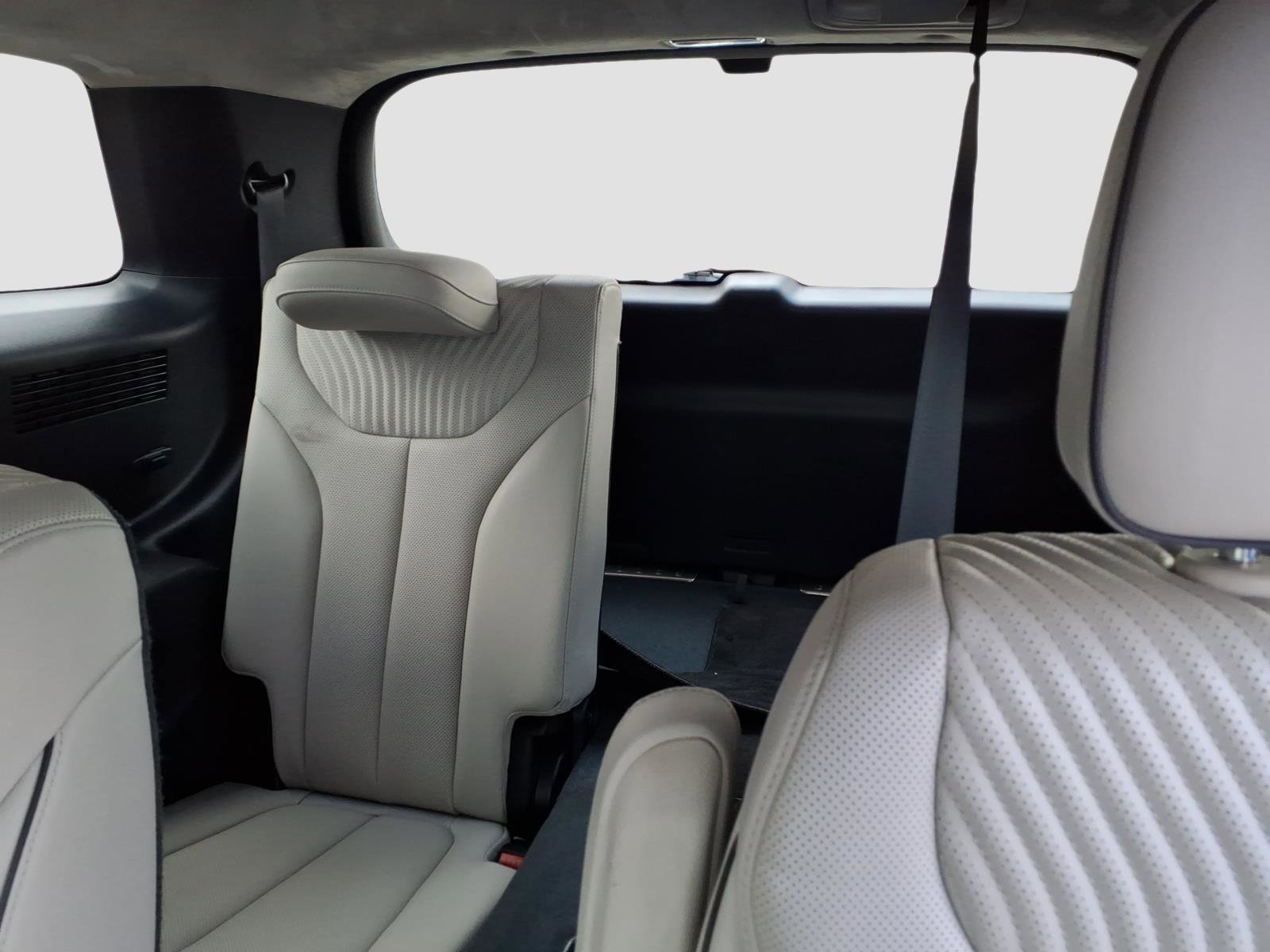 Used 2023 Hyundai Palisade Calligraphy w/ Cargo Package image 17