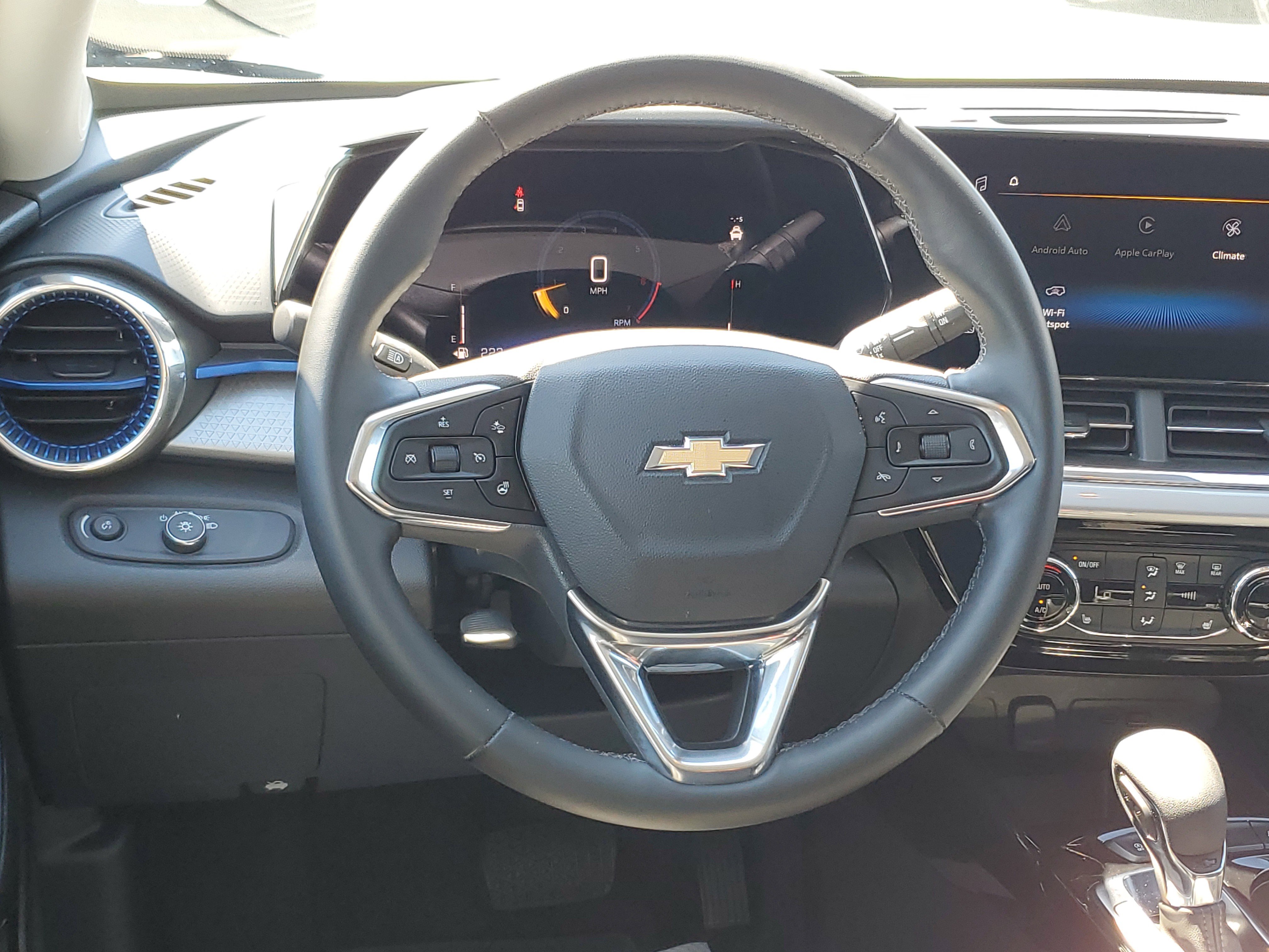 Used 2024 Chevrolet Trax LT w/ Driver Confidence Package FWD image 9