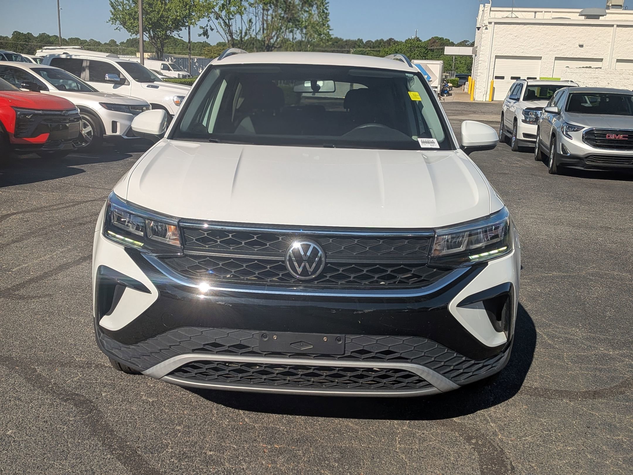 Used 2022 Volkswagen Taos SE AWD/4WD image 3