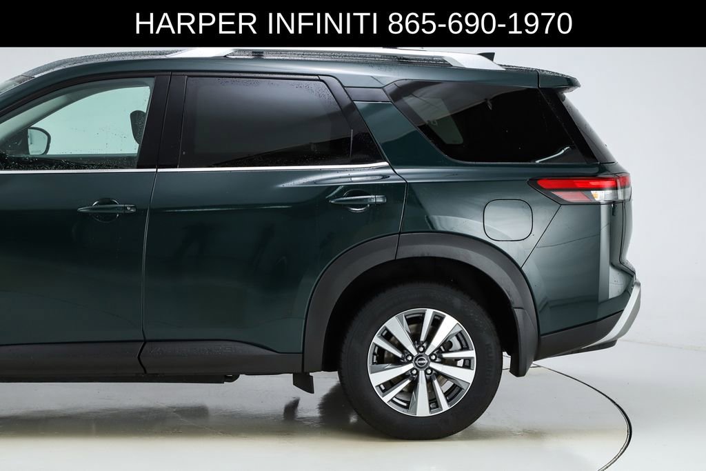 Used 2025 Nissan Pathfinder SL image 4