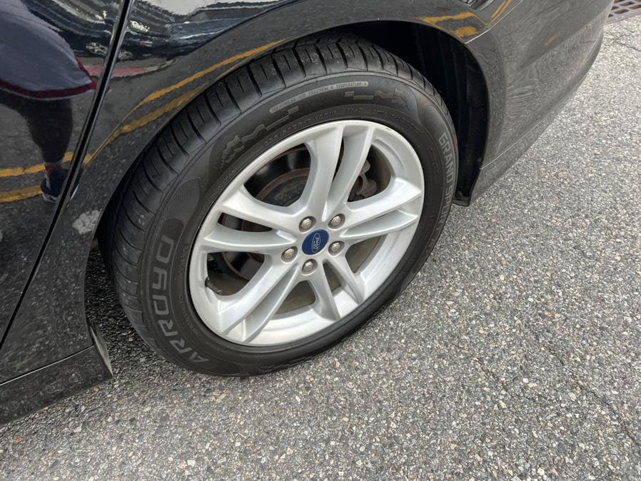 Used 2018 Ford Fusion SE w/ Fusion SE Technology Package FWD image 16