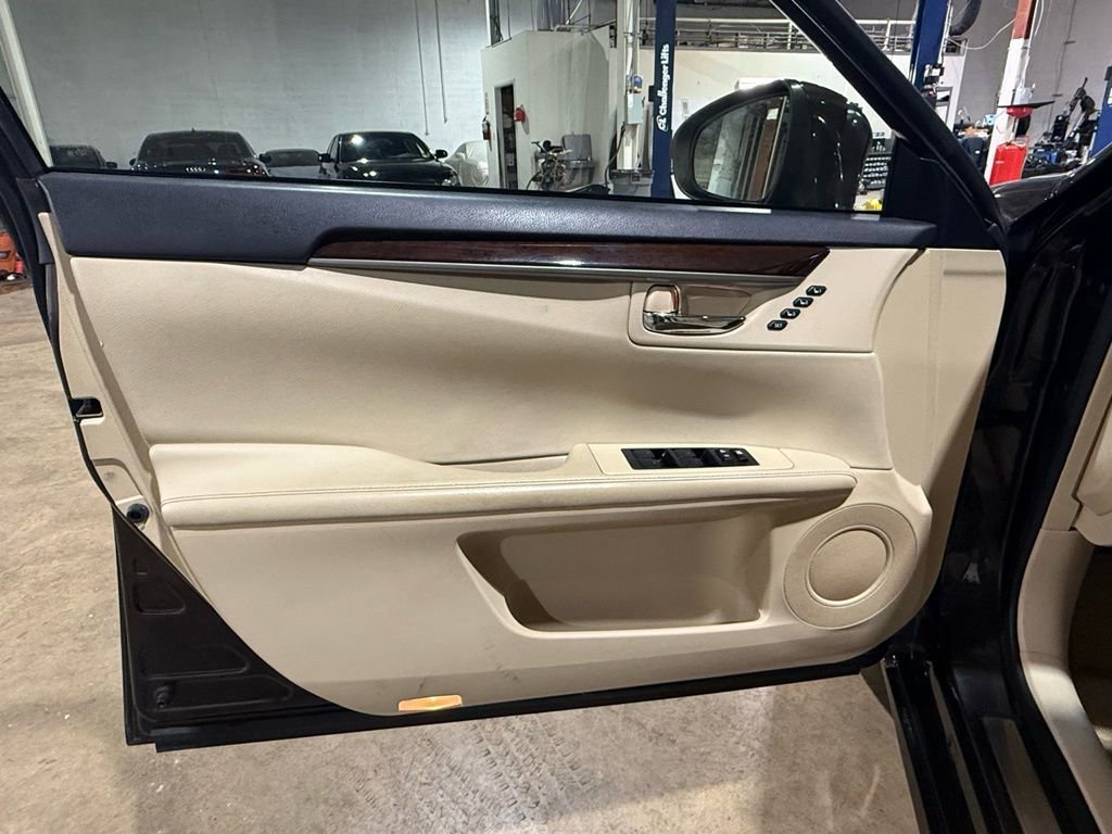 Used 2013 Lexus ES 350 w/ Premium Pkg image 20