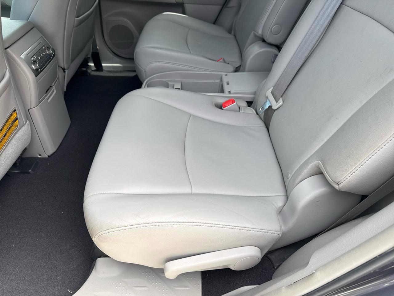 Used 2012 Toyota Highlander SE FWD image 47