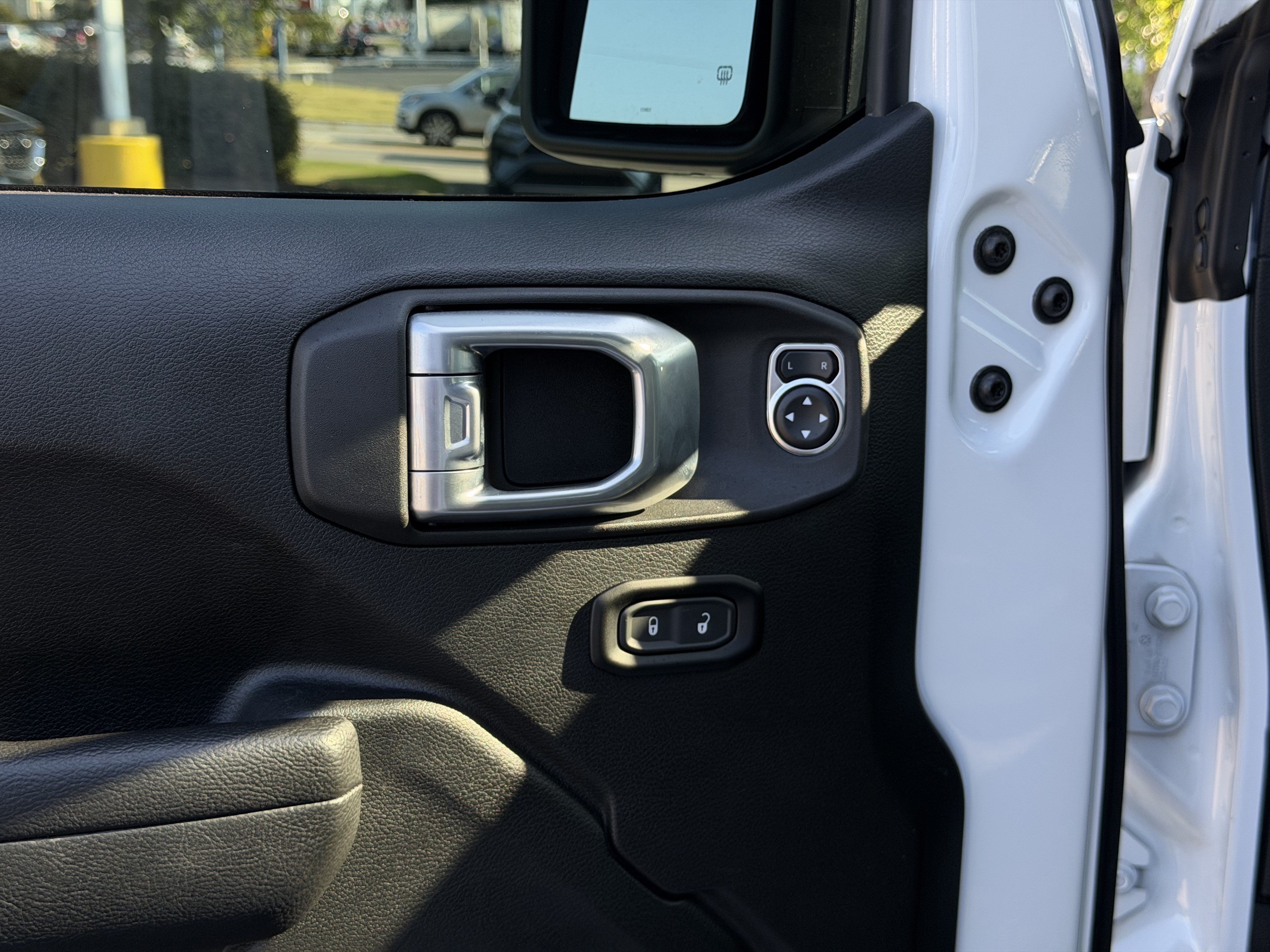 Used 2024 Jeep Wrangler Unlimited w/ Convenience Group AWD/4WD image 15