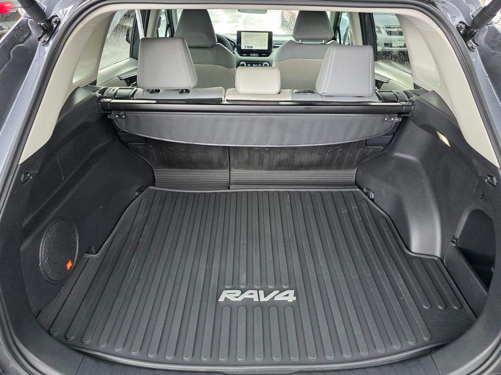Used 2025 Toyota RAV4 XLE Premium image 28