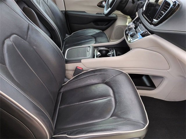 Certified 2023 Chrysler Pacifica Limited image 32