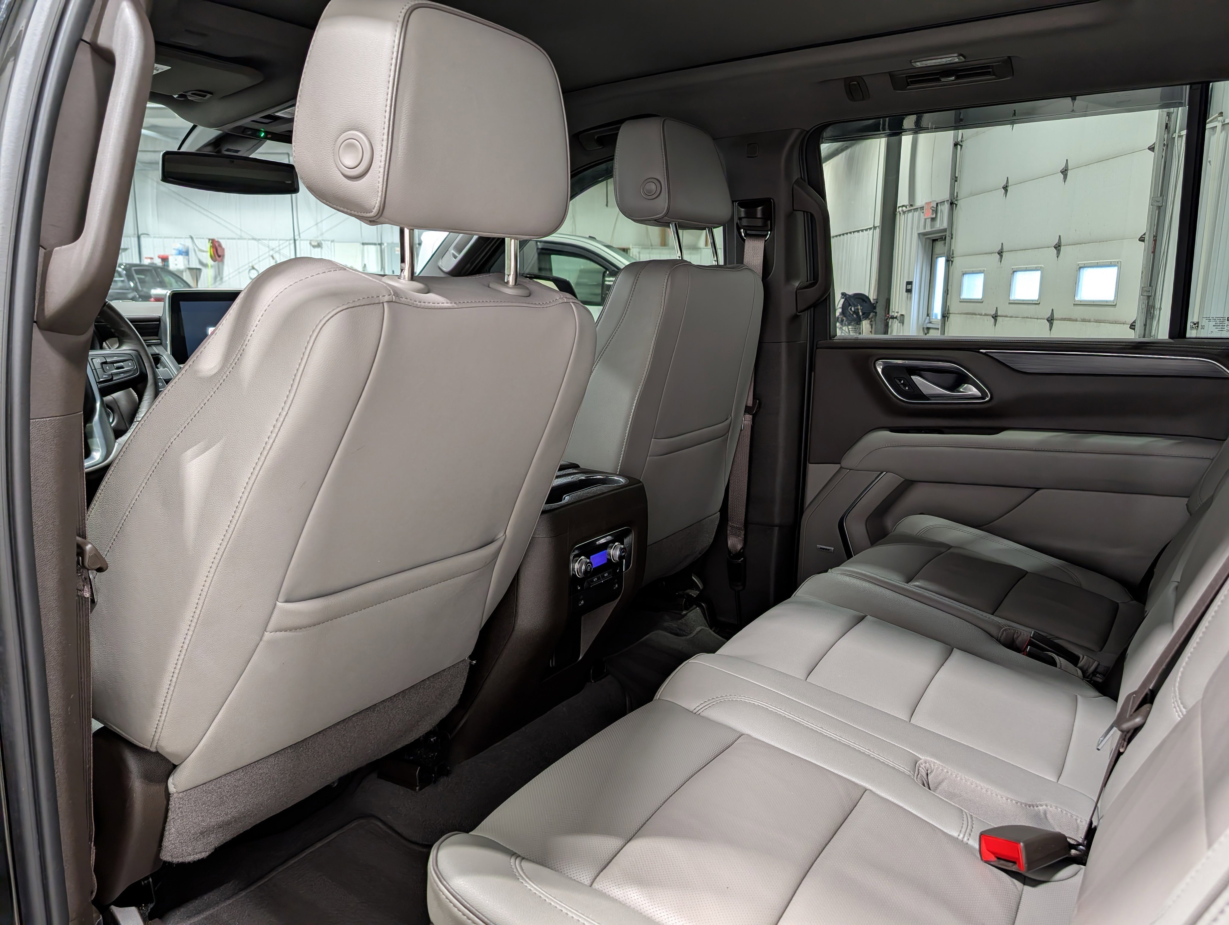 Used 2022 GMC Yukon XL SLT w/ SLT Luxury Package image 18
