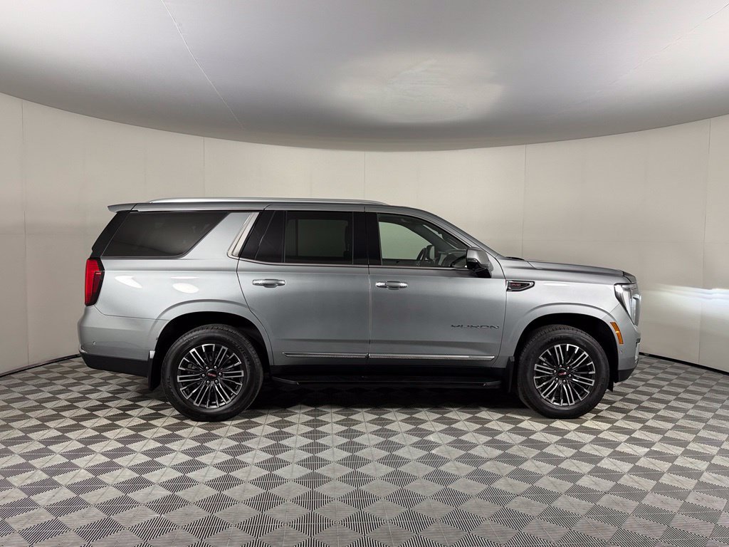 Used 2025 GMC Yukon Elevation AWD/4WD image 5