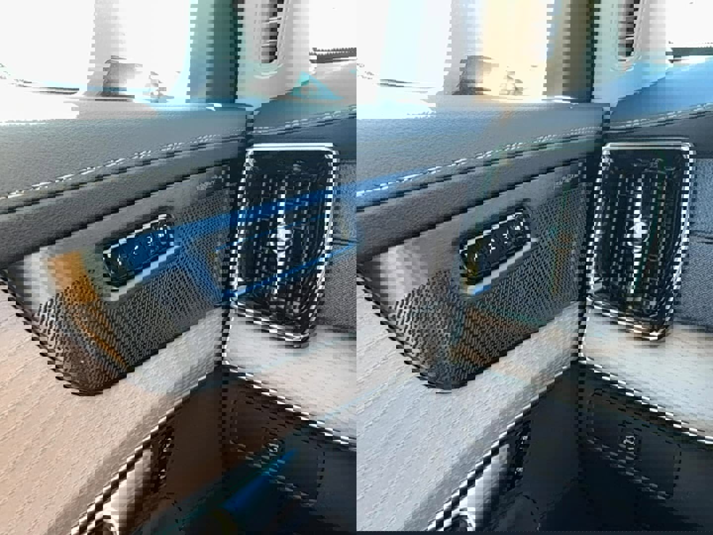 New 2026 Volvo XC90 B6 Plus w/ Protection Package image 19