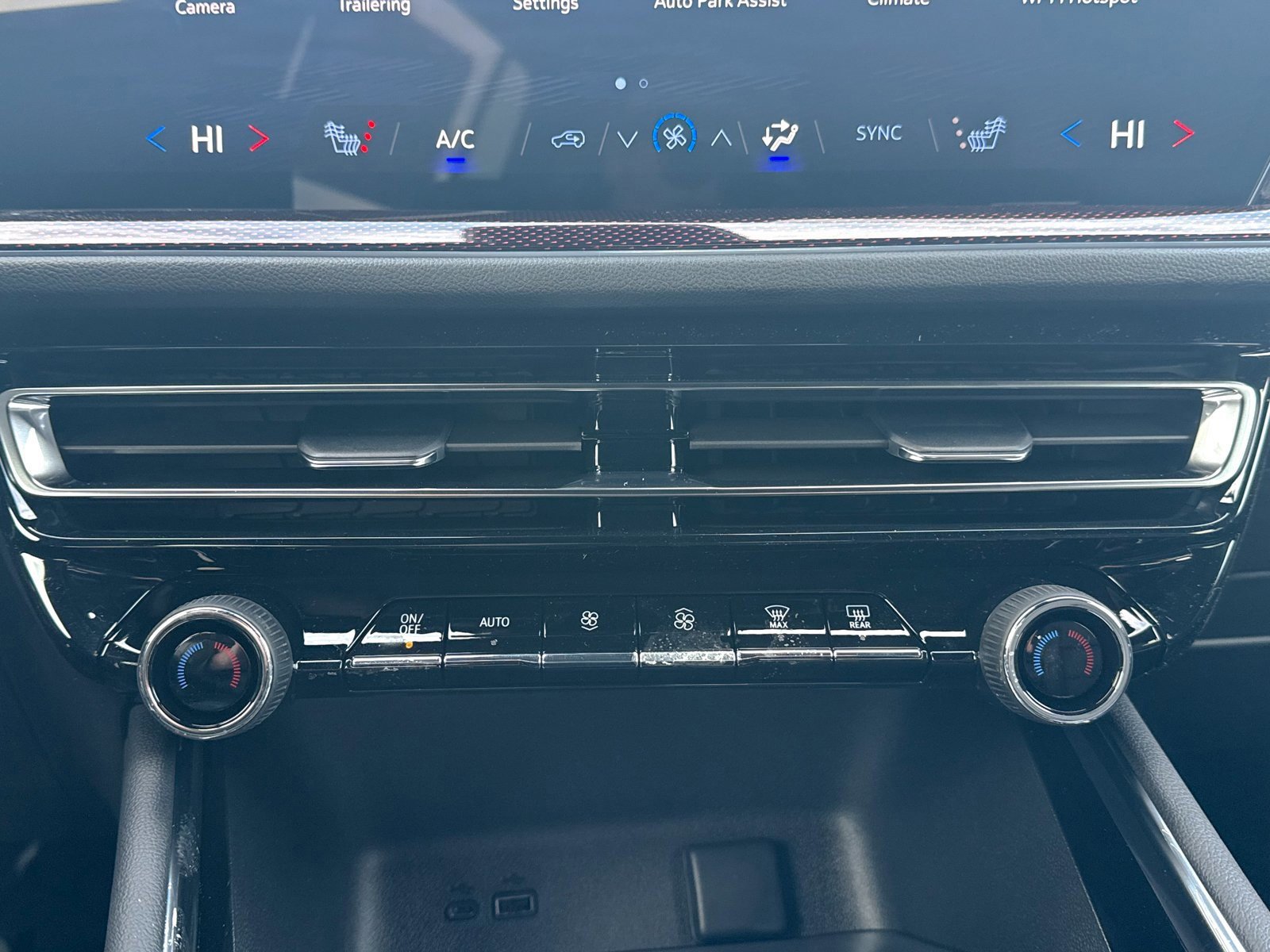 New 2026 Chevrolet Traverse Z71 w/ Enhanced Driving Package AWD/4WD image 45