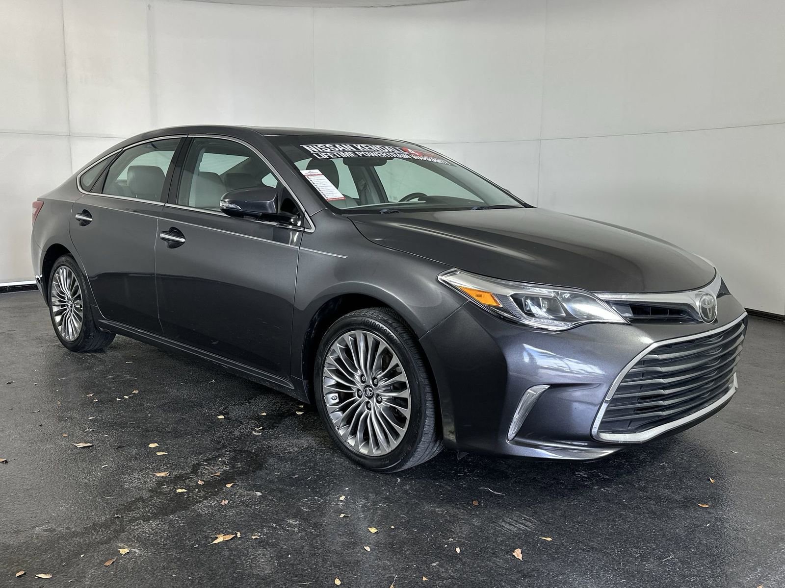 Used 2016 Toyota Avalon Limited w/ Toyota Safety Sense Package image 2