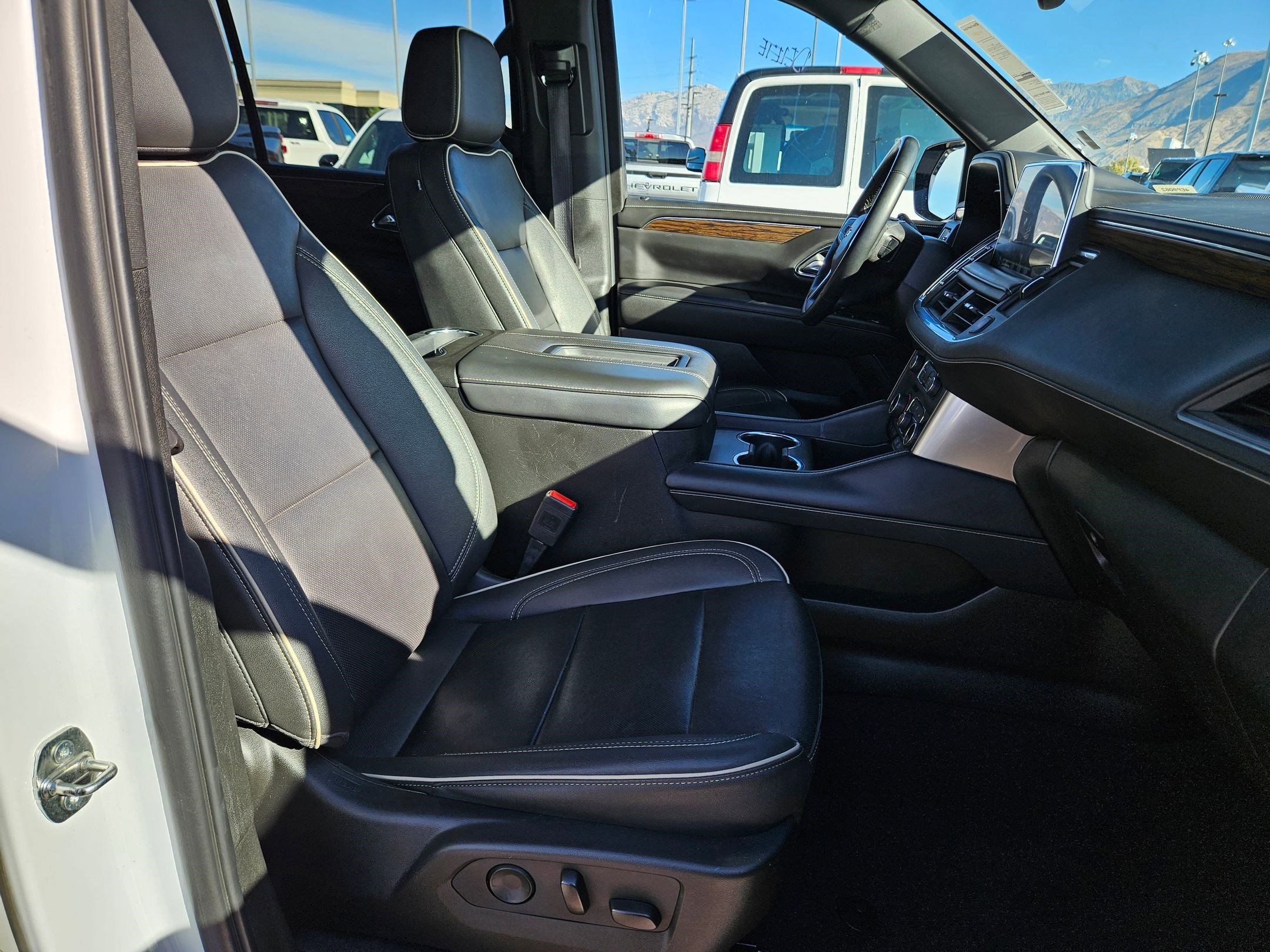 Used 2024 Chevrolet Suburban Premier image 33