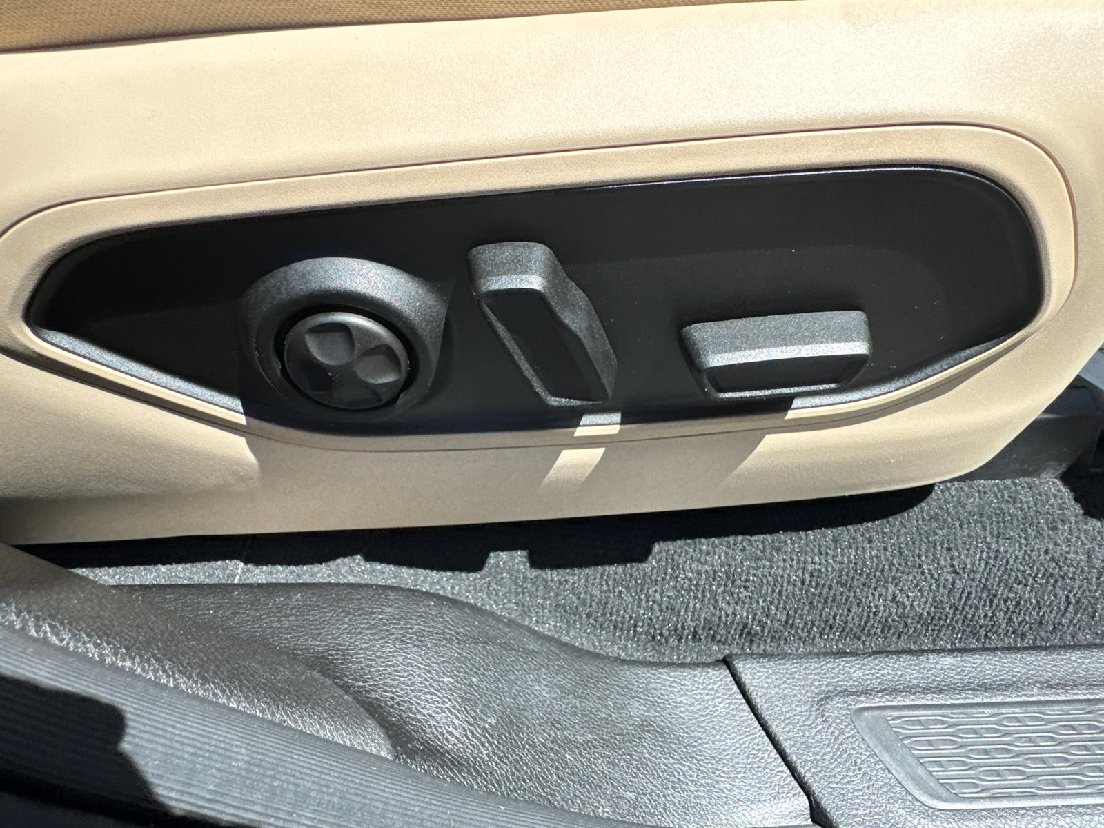 Used 2024 Jeep Grand Cherokee Limited image 16