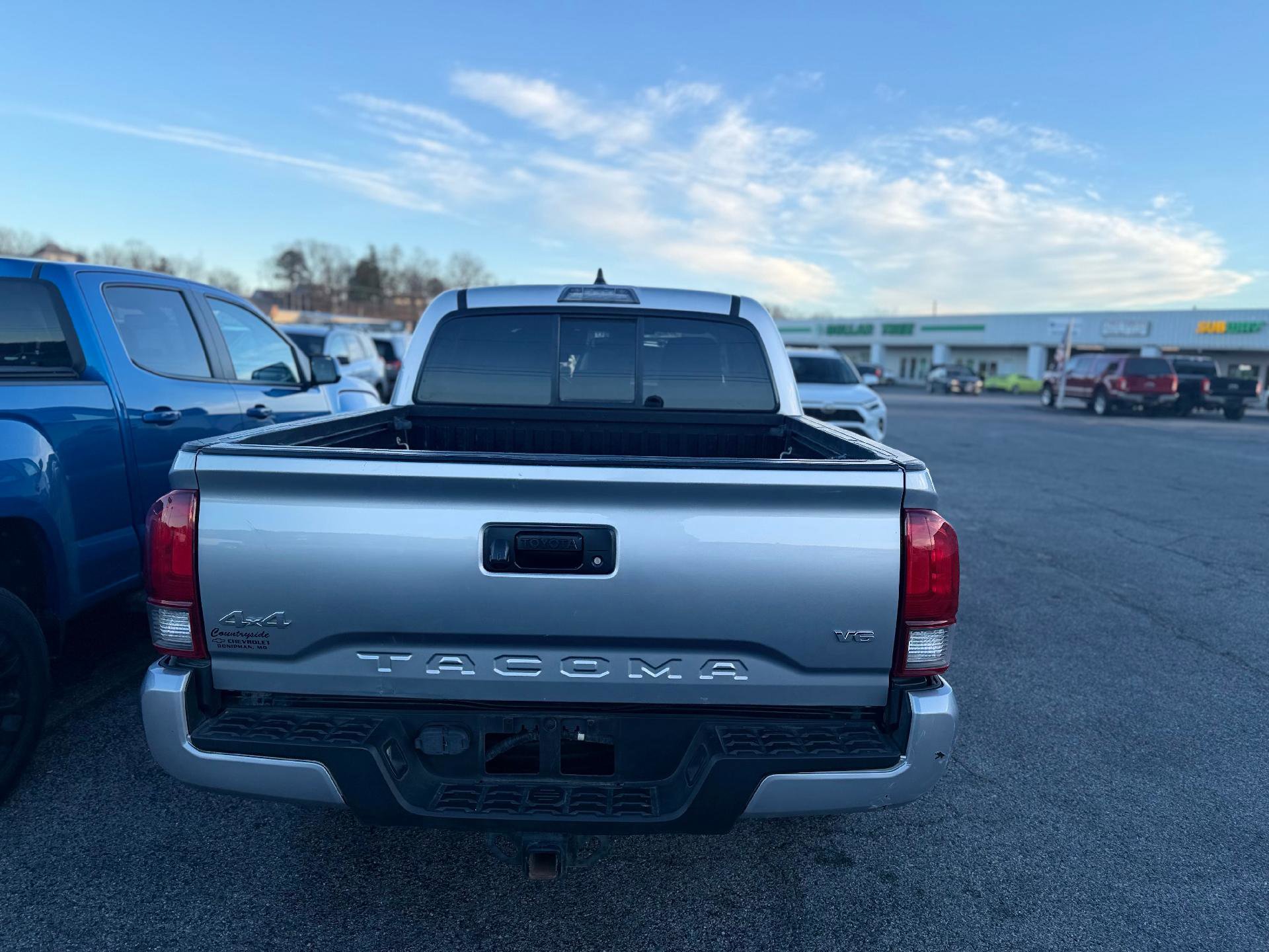 Used 2021 Toyota Tacoma SR AWD/4WD image 4