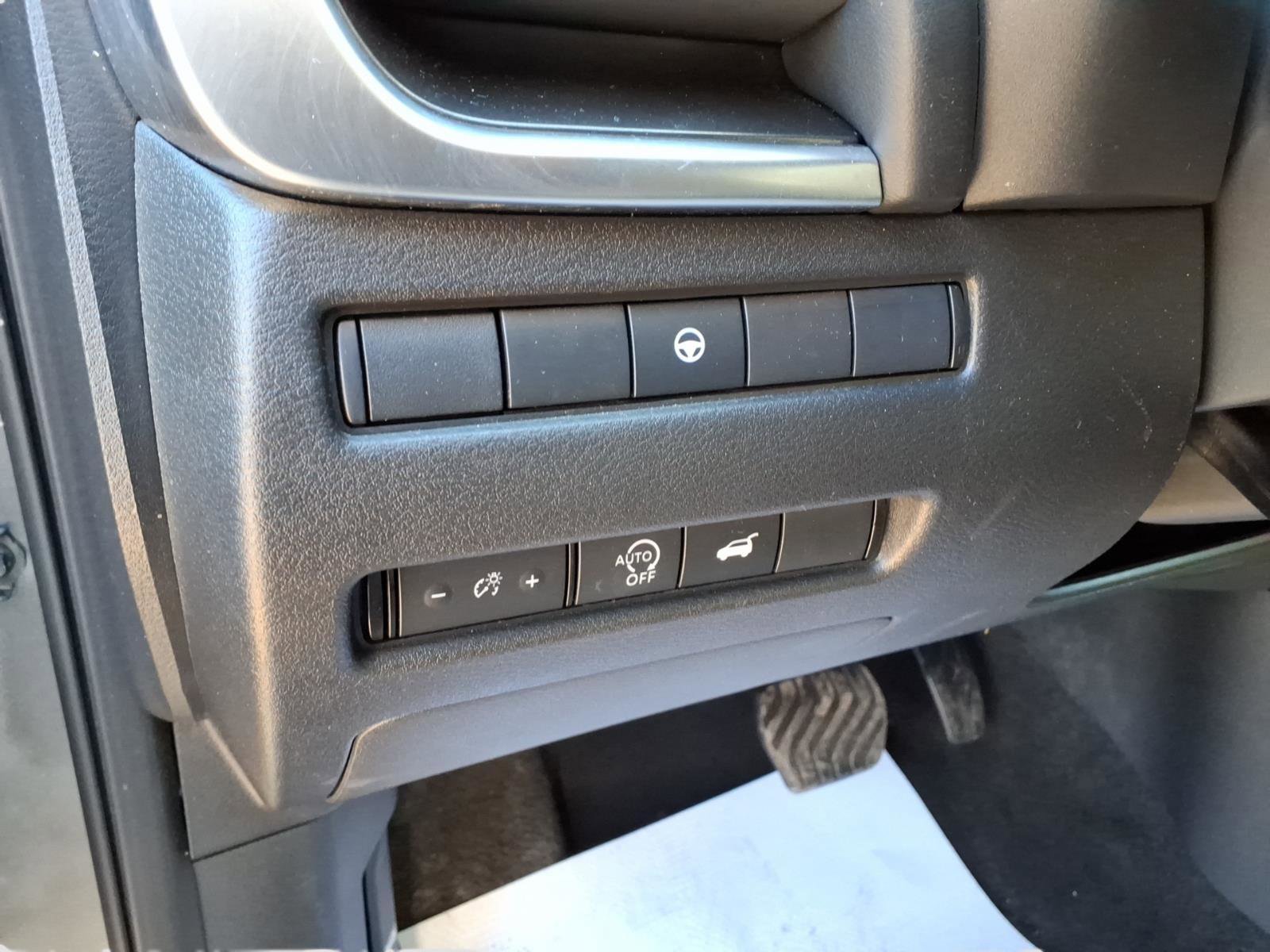 Certified 2025 Nissan Rogue SV image 14