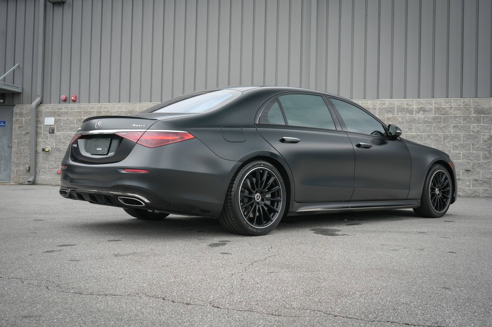 Used 2023 Mercedes-Benz S 580e 4MATIC Sedan w/ AMG Line image 18