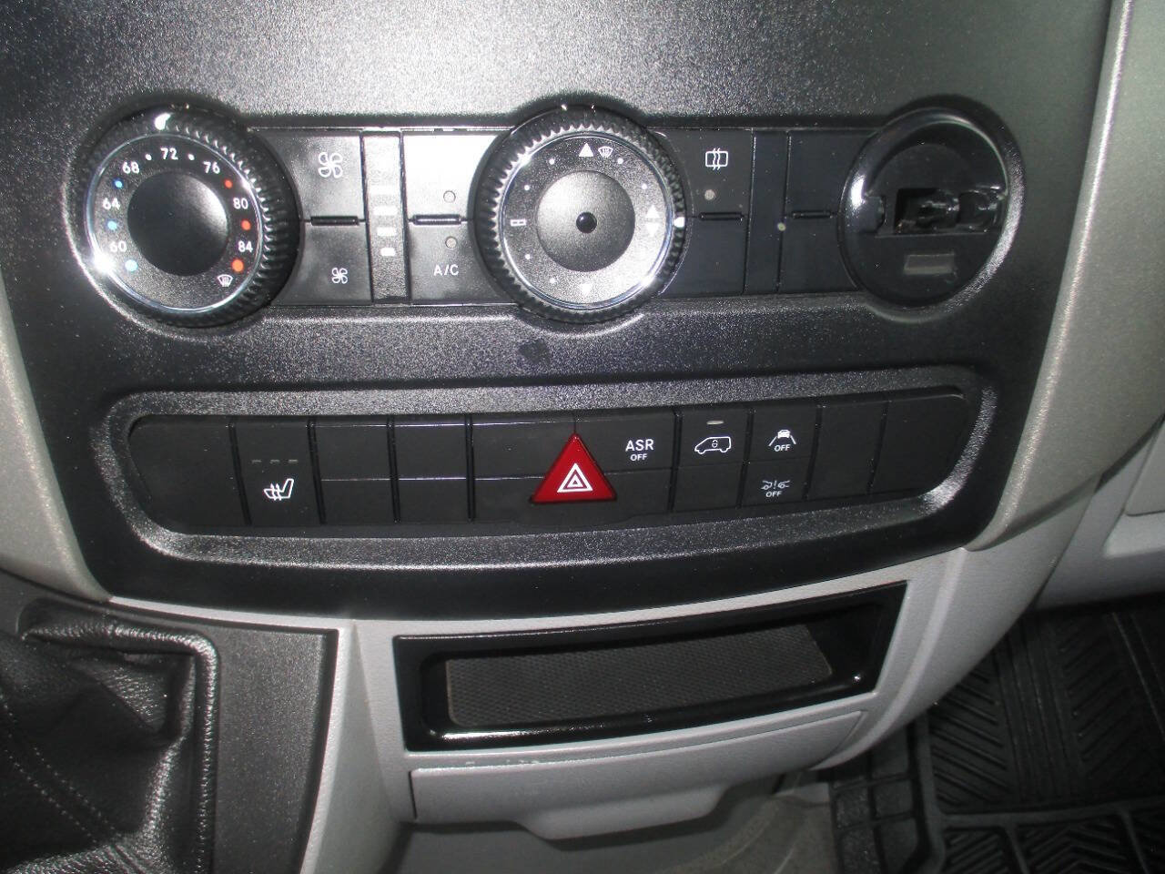 Used 2016 Freightliner Sprinter 3500 RWD image 29