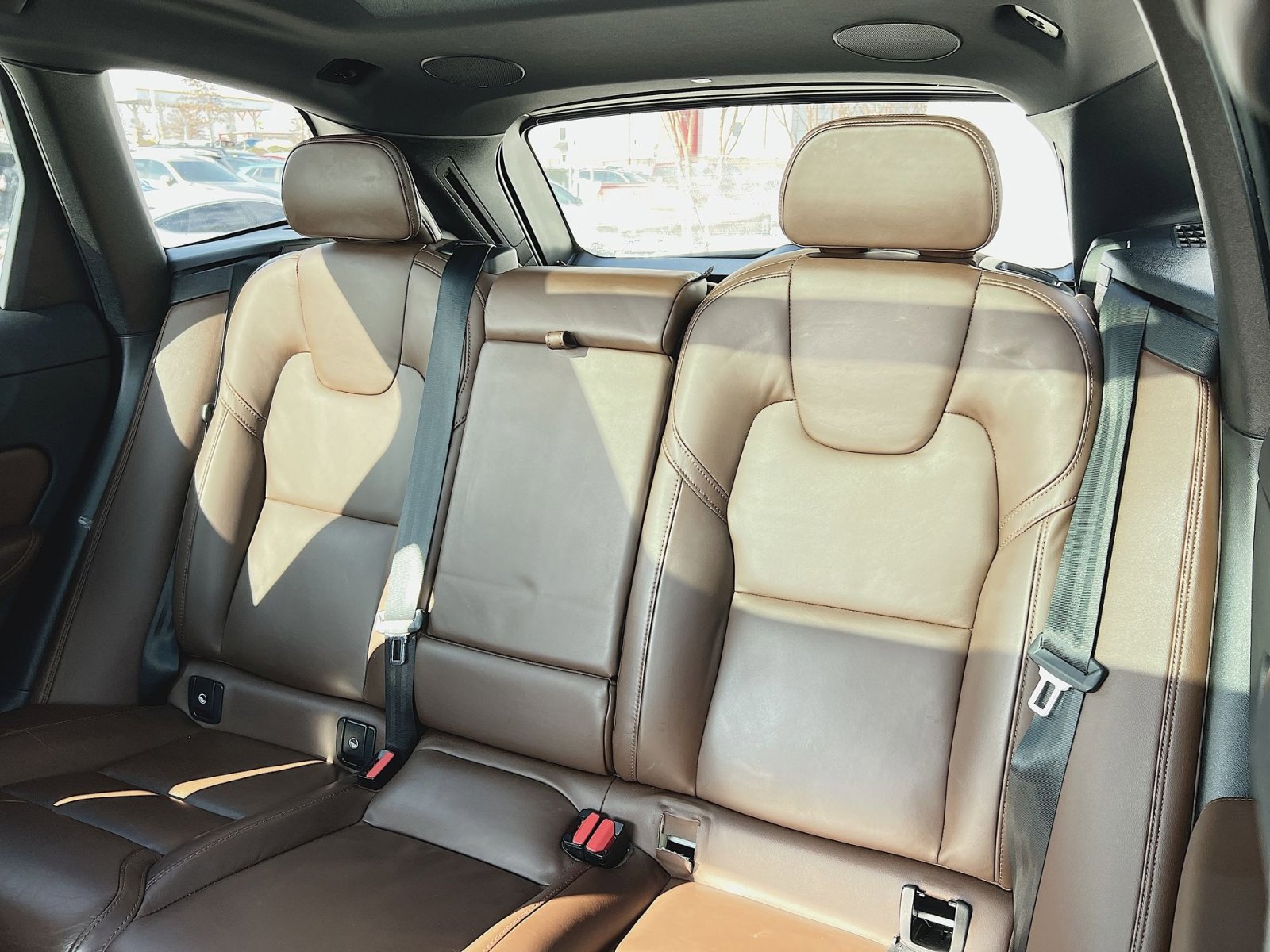 Certified 2023 Volvo XC60 B5 Ultimate w/ Protection Package Premier image 24