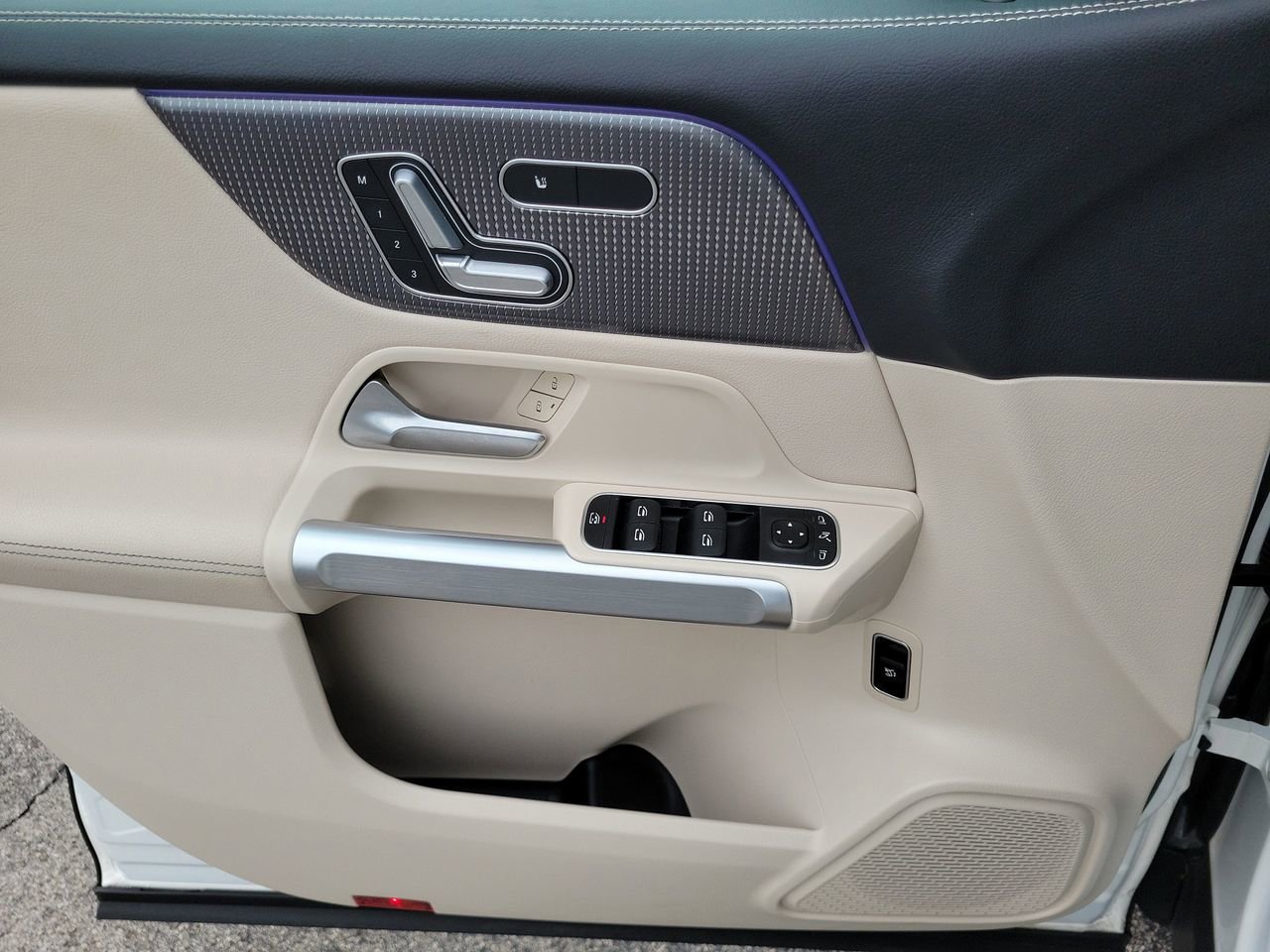 Certified 2022 Mercedes-Benz GLB 250 image 23