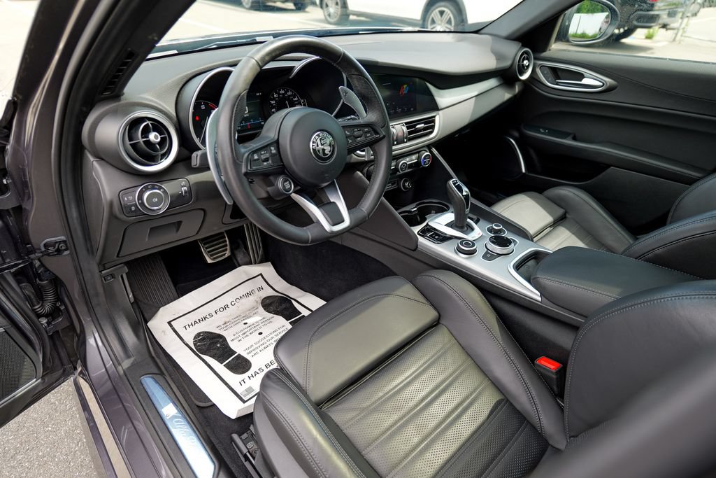 Used 2023 Alfa Romeo Giulia Veloce AWD/4WD image 19