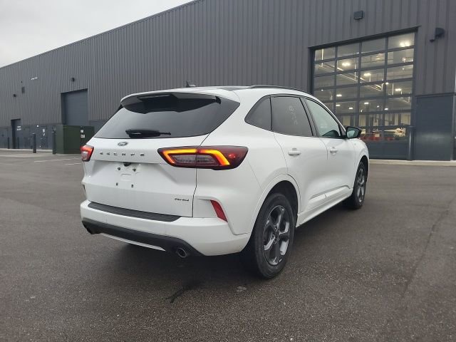 Used 2023 Ford Escape ST-Line image 3