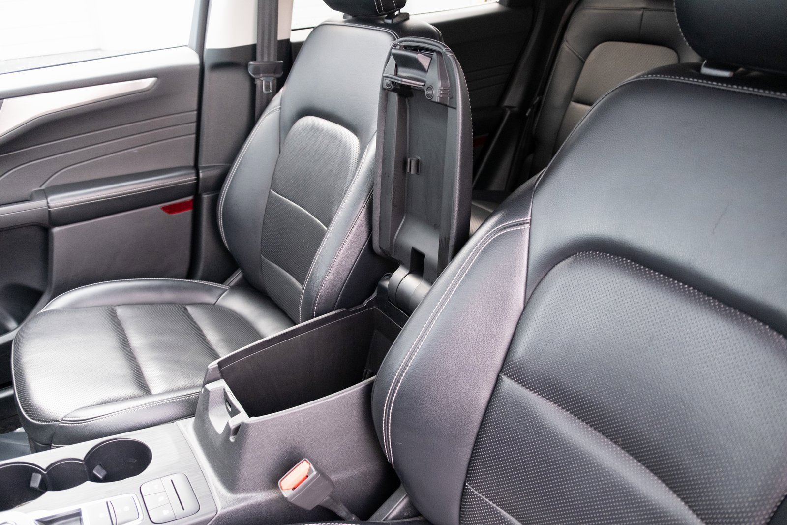 Used 2021 Ford Escape Titanium image 10