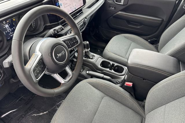 Used 2024 Jeep Wrangler Unlimited Sahara AWD/4WD image 10